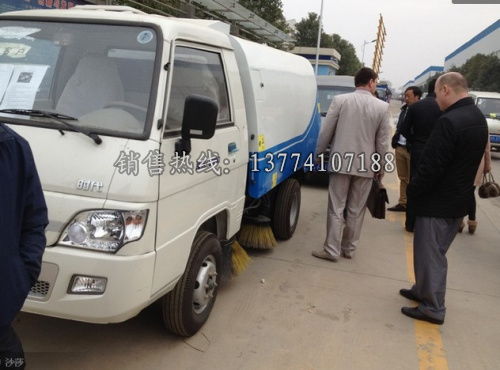 程力專汽掃路車 高效清潔，隨到隨提，品質(zhì)保障